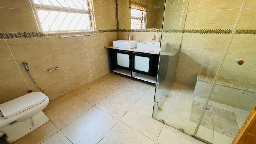 5 Bedroom Property for Sale in Van Der Hoff Park North West